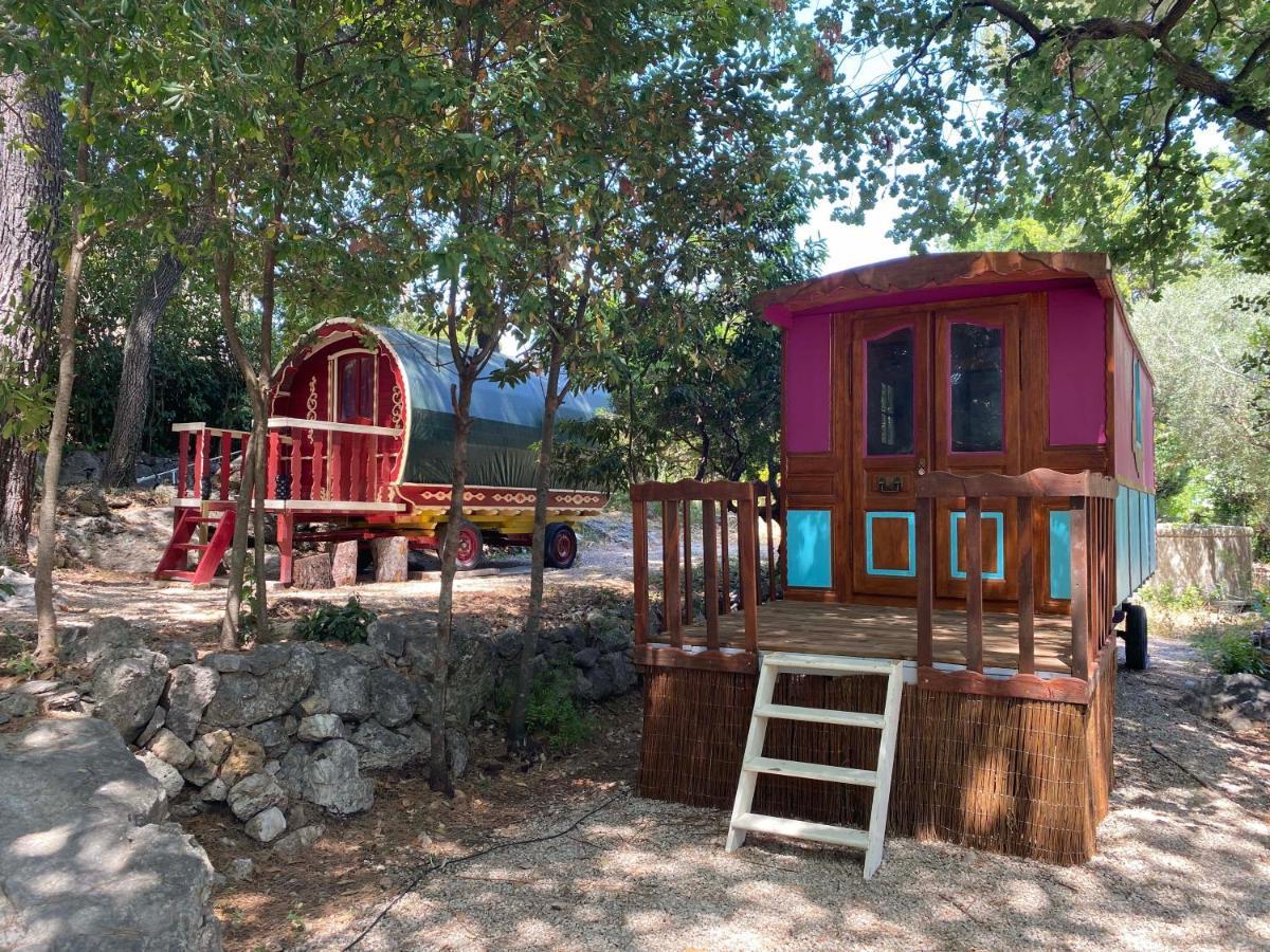 Les Roulottes De Bayama - Insolite Avec Jacuzzi Lodge