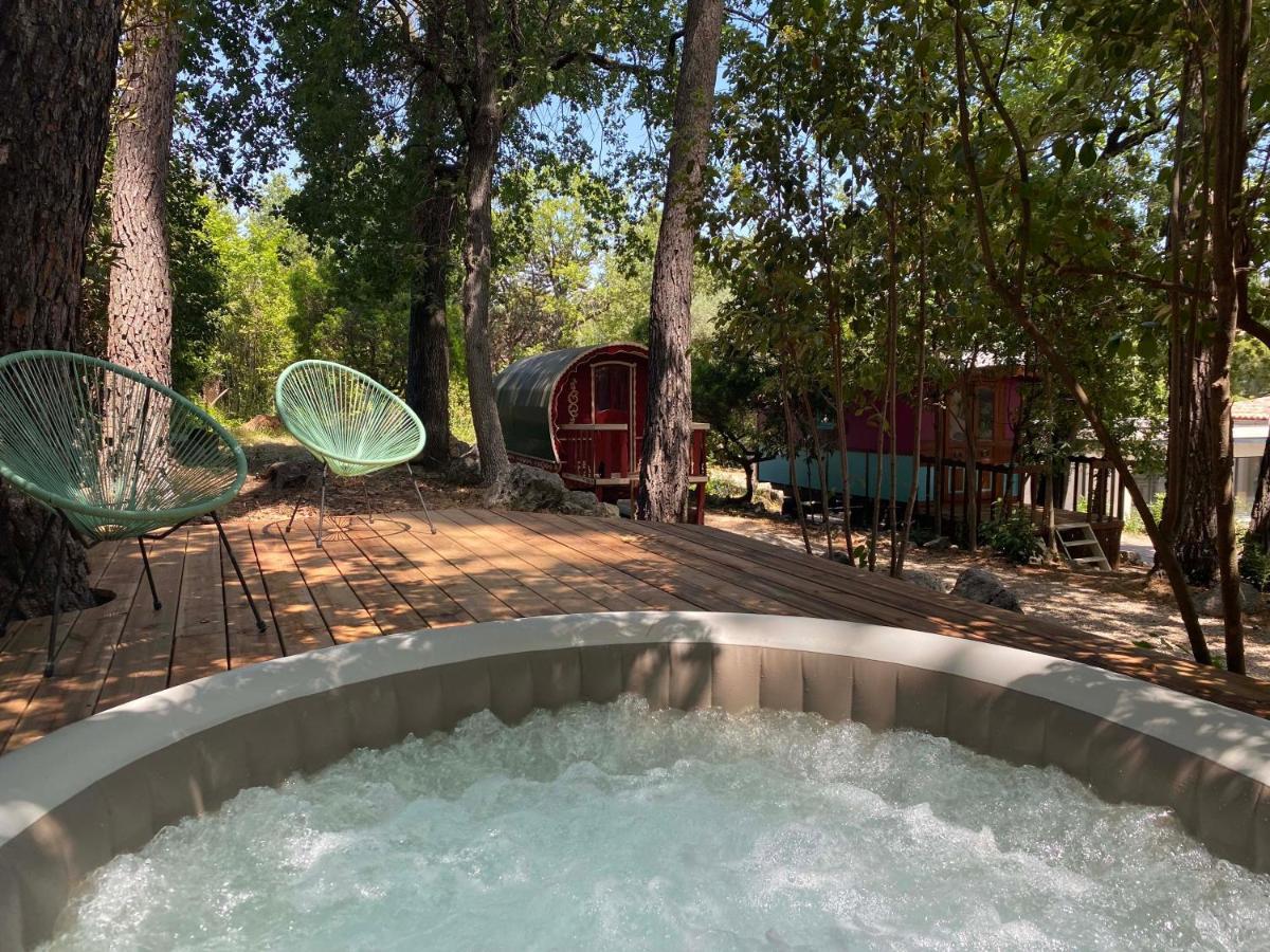 Les Roulottes De Bayama - Insolite Avec Jacuzzi Lodge *